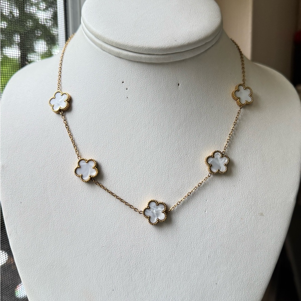 MONTY STATEMENT NECKLACE - Picture 7 of 16